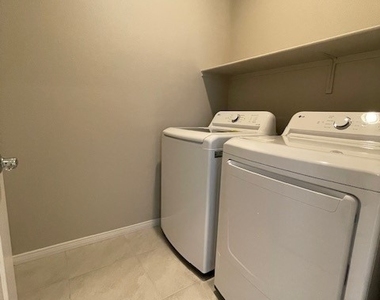 11557 Earth Stone Avenue - Photo Thumbnail 25
