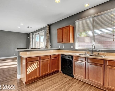 7725 Donner Peak Street - Photo Thumbnail 10
