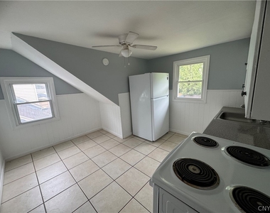 220 Roxann Avenue - Photo Thumbnail 5