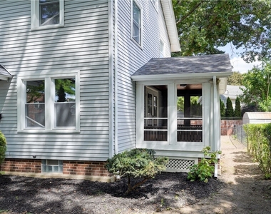 162 Merchants Road - Photo Thumbnail 3