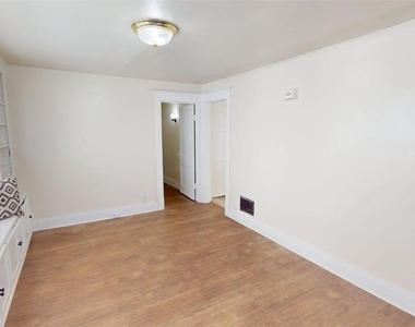 2125 Niagara (lower) Street - Photo Thumbnail 7