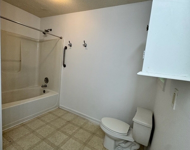 6922 Red Bone Way - Photo Thumbnail 3