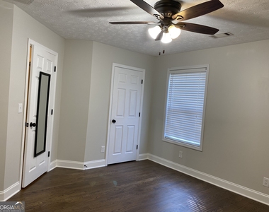 900 Harbins View Drive - Photo Thumbnail 9