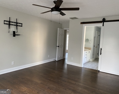 900 Harbins View Drive - Photo Thumbnail 10