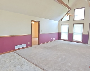 205 Winston Drive - Photo Thumbnail 3