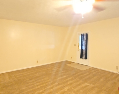 205 Winston Drive - Photo Thumbnail 12