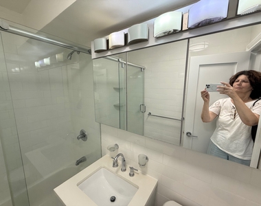 405 East 56th Street - Photo Thumbnail 5