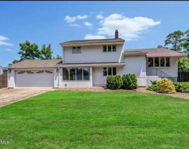 4 Coral Way - Photo Thumbnail 1