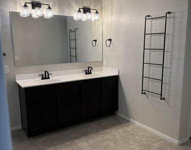 24718 N 184th Lane - Photo Thumbnail 10