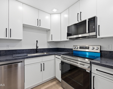 3518 E Montecito Avenue - Photo Thumbnail 7