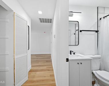 3518 E Montecito Avenue - Photo Thumbnail 9