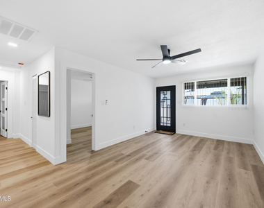 3518 E Montecito Avenue - Photo Thumbnail 5