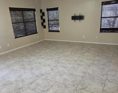 1167 W Lisa Lane - Photo Thumbnail 11