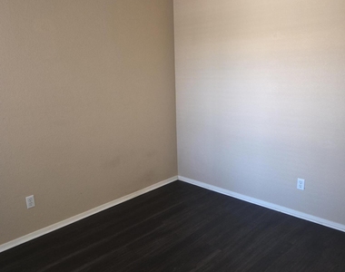1167 W Lisa Lane - Photo Thumbnail 29