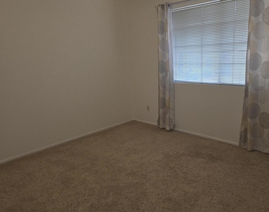 1167 W Lisa Lane - Photo Thumbnail 32