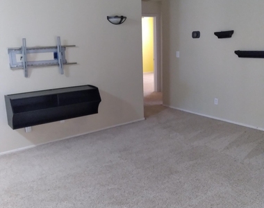 1167 W Lisa Lane - Photo Thumbnail 16