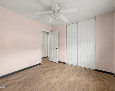 16550 N Naegel Drive - Photo Thumbnail 14