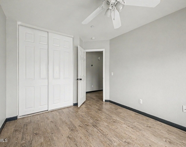 16550 N Naegel Drive - Photo Thumbnail 16