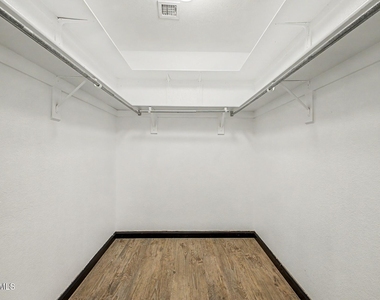 16550 N Naegel Drive - Photo Thumbnail 12