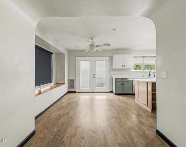 16550 N Naegel Drive - Photo Thumbnail 4