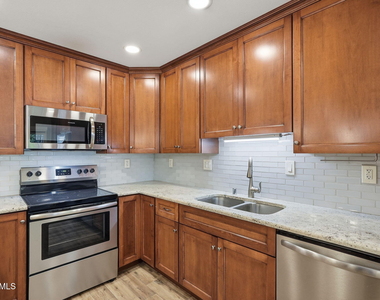 5525 E Thomas Road - Photo Thumbnail 6