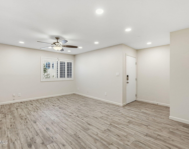 5525 E Thomas Road - Photo Thumbnail 11
