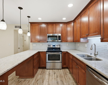 5525 E Thomas Road - Photo Thumbnail 4