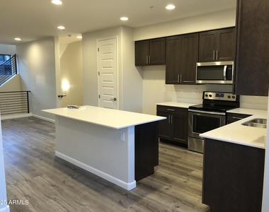 2090 S Dorsey Lane - Photo Thumbnail 1