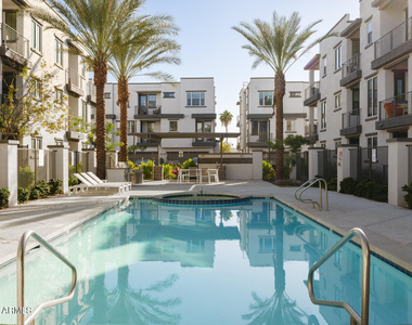2090 S Dorsey Lane - Photo Thumbnail 3