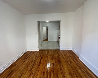 East 89 Street - Photo Thumbnail 2