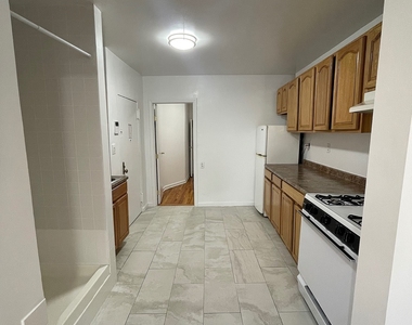 East 89 Street - Photo Thumbnail 6