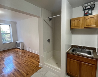 East 89 Street - Photo Thumbnail 7
