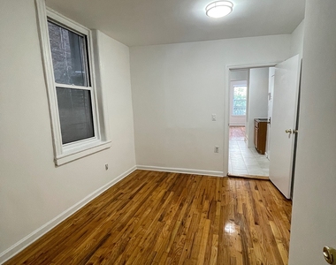 East 89 Street - Photo Thumbnail 4