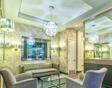 East 56 Street - Photo Thumbnail 14