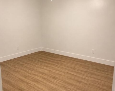 450 Commodore Drive - Photo Thumbnail 4
