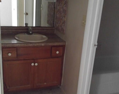 3690 Inverrary Drive - Photo Thumbnail 6