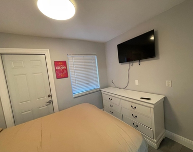 824 Ne 4th Street - Photo Thumbnail 4