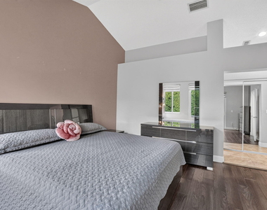 17626 Tiffany Trace Drive - Photo Thumbnail 4