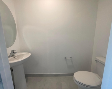 6907 Broadwater Lane - Photo Thumbnail 5
