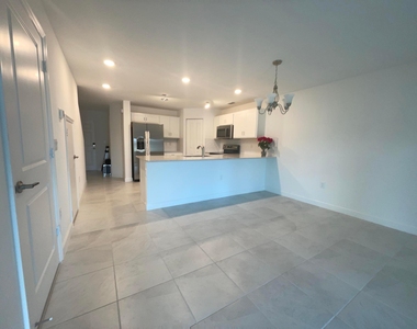 6907 Broadwater Lane - Photo Thumbnail 2