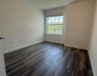 6907 Broadwater Lane - Photo Thumbnail 10