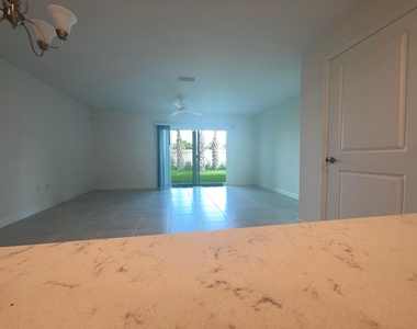 6907 Broadwater Lane - Photo Thumbnail 4