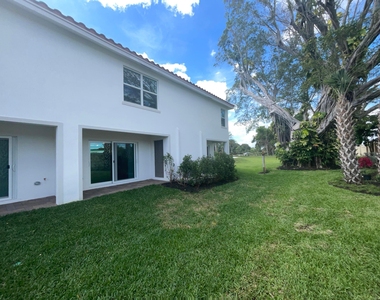 6907 Broadwater Lane - Photo Thumbnail 13
