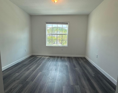 6907 Broadwater Lane - Photo Thumbnail 12