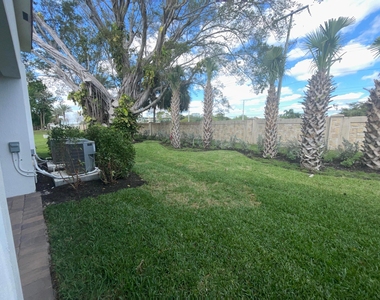 6907 Broadwater Lane - Photo Thumbnail 14