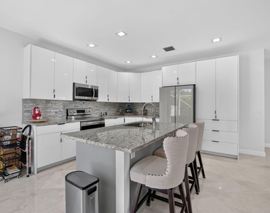 5040 Heron Place - Photo Thumbnail 2