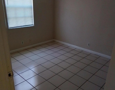 1535 Se Royal Green Circle - Photo Thumbnail 17