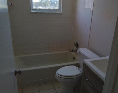 1535 Se Royal Green Circle - Photo Thumbnail 18