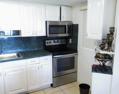 1535 Se Royal Green Circle - Photo Thumbnail 6