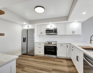 2900 Ne 14th St Causeway - Photo Thumbnail 3